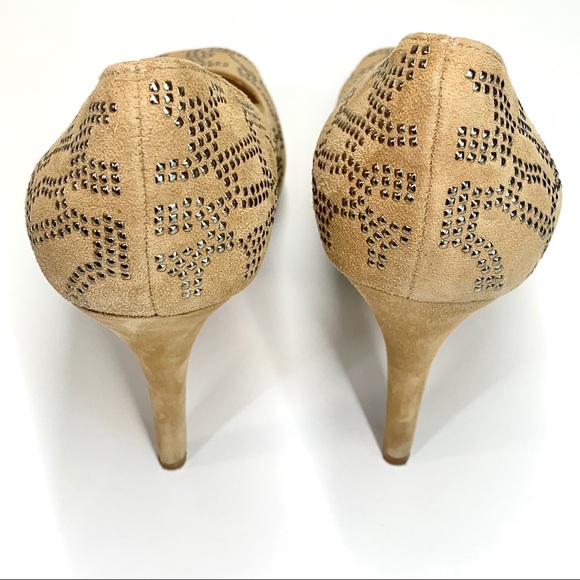 2/$50 - Antonio Menali Nude Leather w/Studs Pumps - Picture 10 of 16